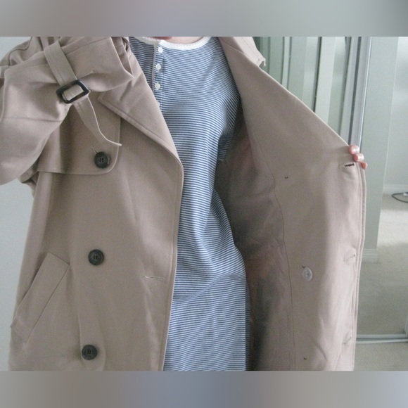 Korean Beige Belted Trench Coat with Adjustable Buckles on Sleeve - Picture 5 of 10